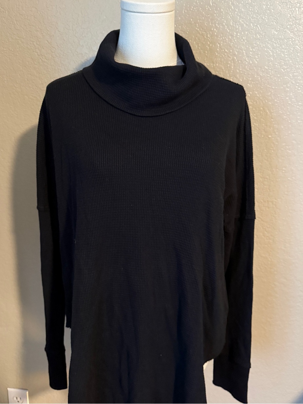 TNA Aritzia Black Turtleneck Long-Sleeve Women’s Sweater Waffle Knit- size M